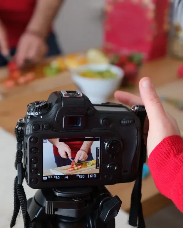Product photography 2 portrait photograher shooting video of food vlog vidoes